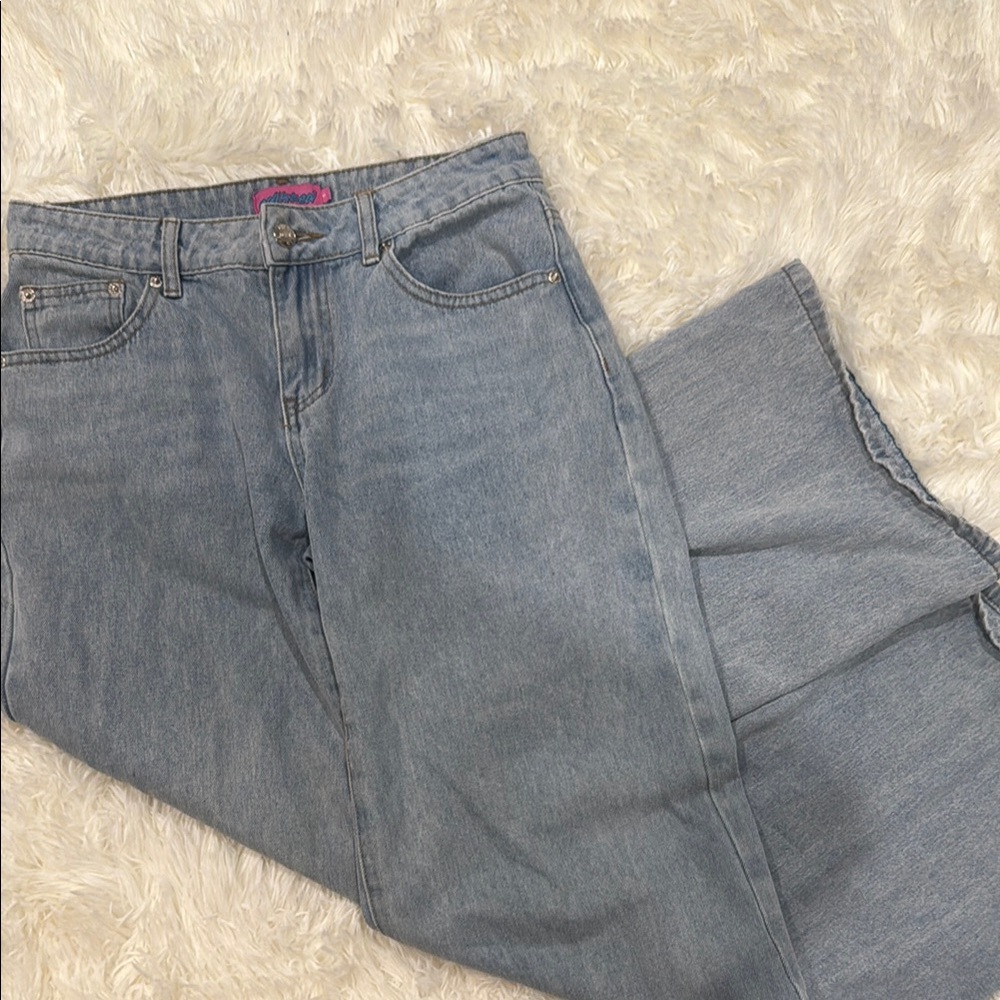 Small Low Rise Light Blue Wash Raelynn Edikted Jeans